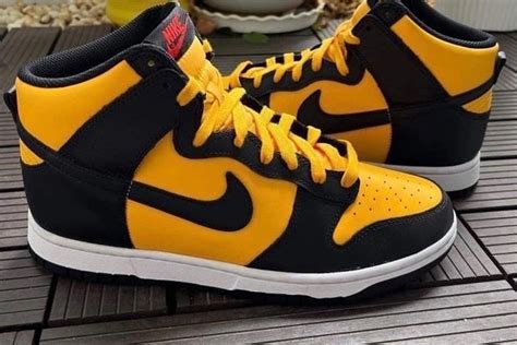 dunk high reverse goldenrod